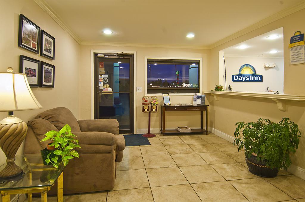 Days Inn ノーマン エクステリア 写真