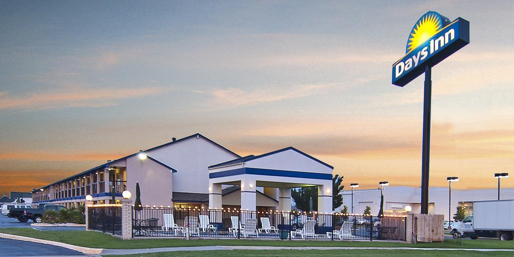 Days Inn ノーマン エクステリア 写真
